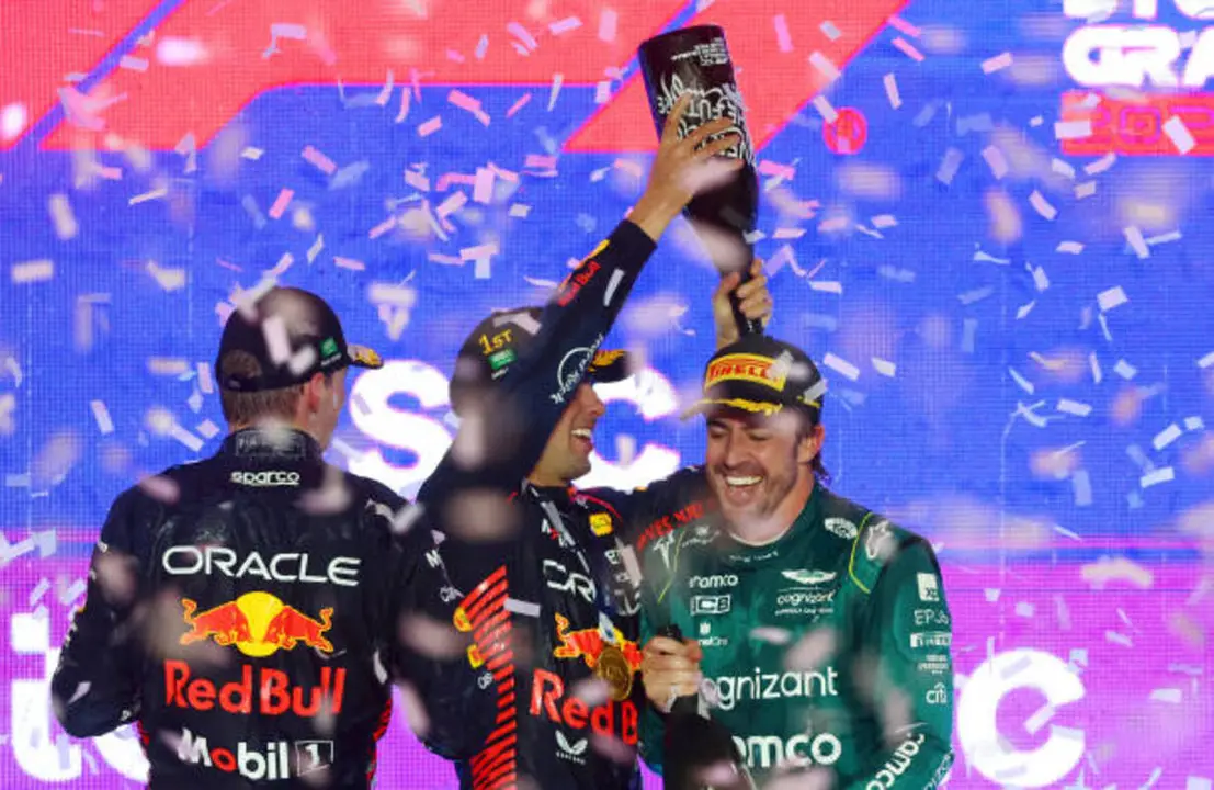 Max Verstappen, Sergio Pérez y Fernando Alonso en el podio del Gran Premio de Arabia Saudí 2023 | Fuente: Getty Images