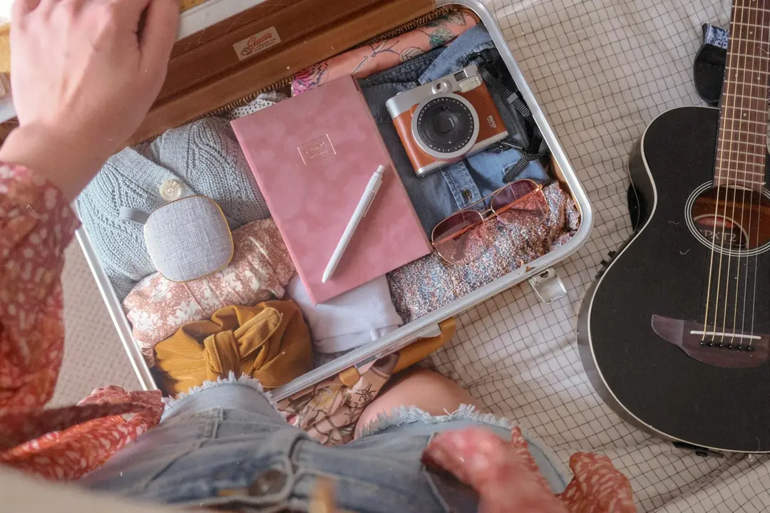 Prepara tu maleta para Semana Santa con estas ideas de moda y accesorios / Unsplash