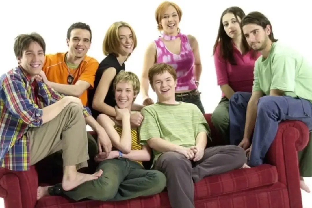 El elenco de Compañeros en una imagen promocional de la serie - Antena 3