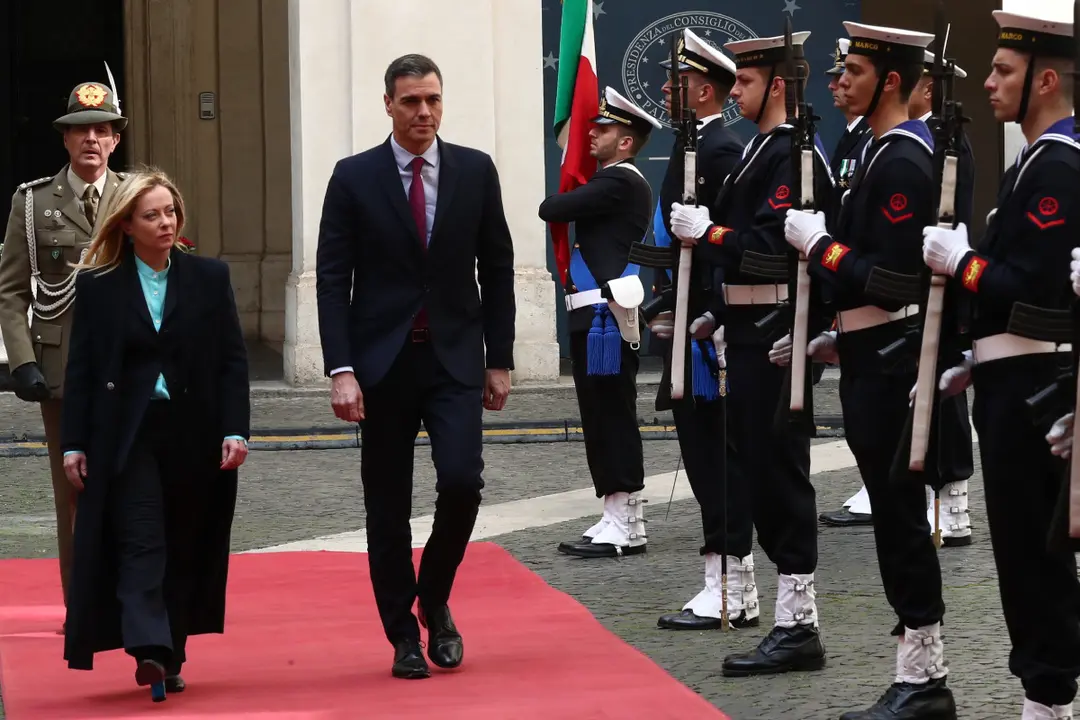 Pedro Sánchez junto a Giorgia Meloni / La Moncloa