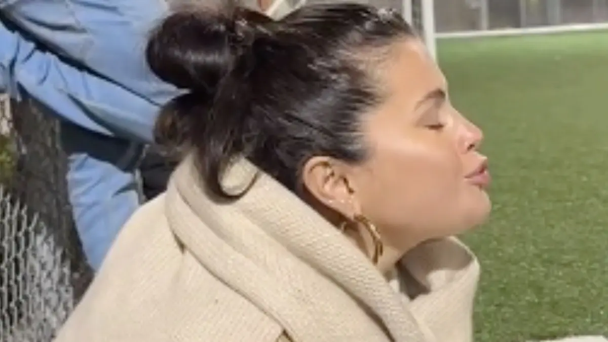 Selena Gómez ha sido captada mientras hablaba de su vida amorosa y el video ya se ha hecho viral