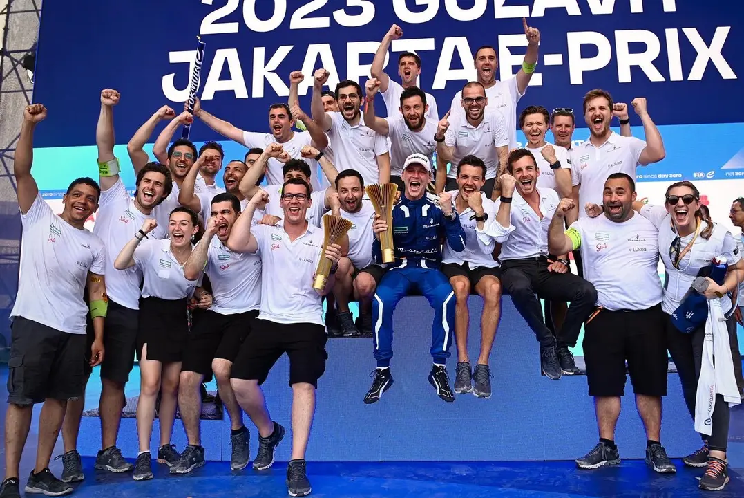 Max Günther y Maserati celebran la victoria en Yakarta | Fuente: Getty Images