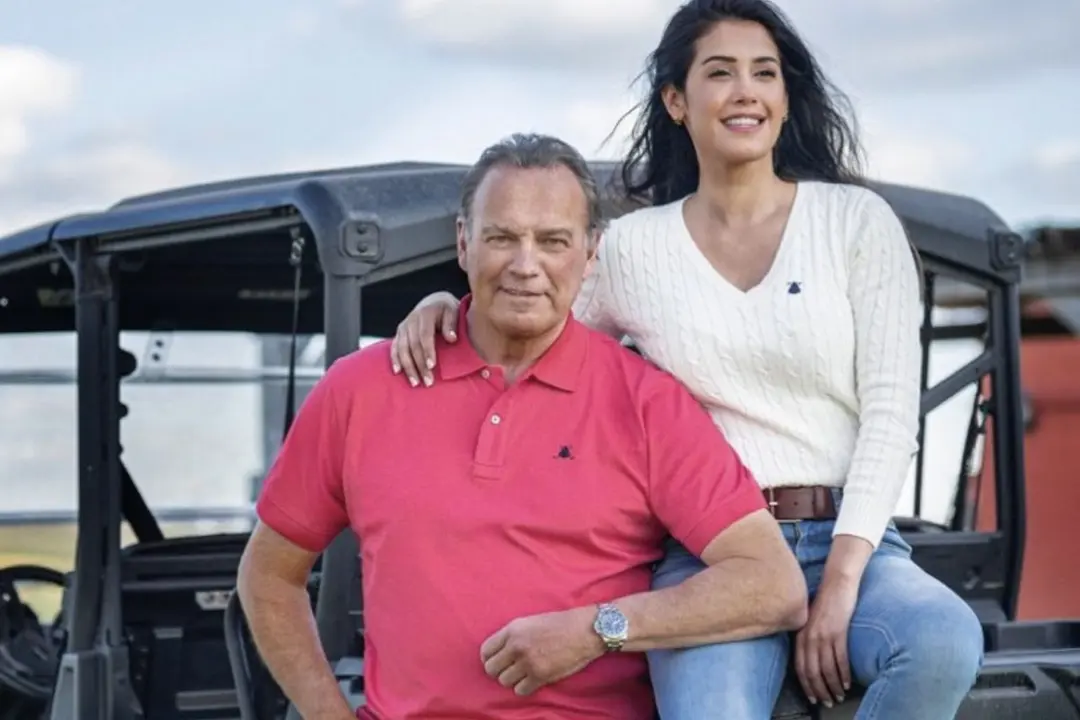 Bertín Osborne y Gabriela Guillén en una sesión de fotos para la marca El Capote - Instagram @elcapote
