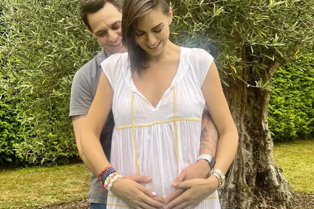 La imagen con la que los presentadores anunciaron su embarazo - IG @galvezchristian @patriciapardo_tv