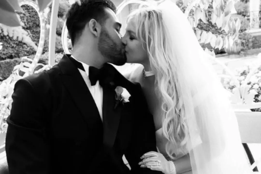 Britney Spears y Sam Asghari el día de su boda - IG @samasghari