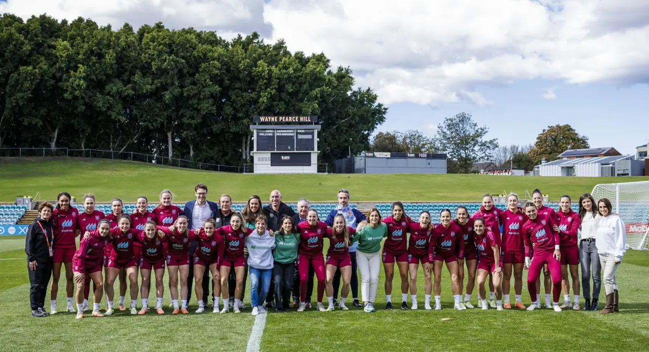 Sandra Sánchez, Queralt Castellet y Lucía Martiño se han desplazado hasta Australia de la mano de Iberdrola para apoyar a la Selección en su cita más importante