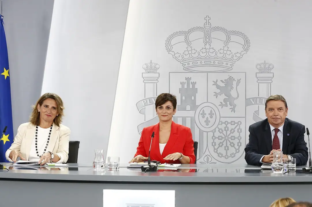 La ministra para la Transición Ecológica y el Reto Demográfico en funciones, la ministra de Política Territorial en funciones, y el ministro de Agricultura, Pesca y Alimentación en funciones, tras el Consejo de Ministros Pool Moncloa/Jose Manuel Alvarez. La Moncloa, Madrid