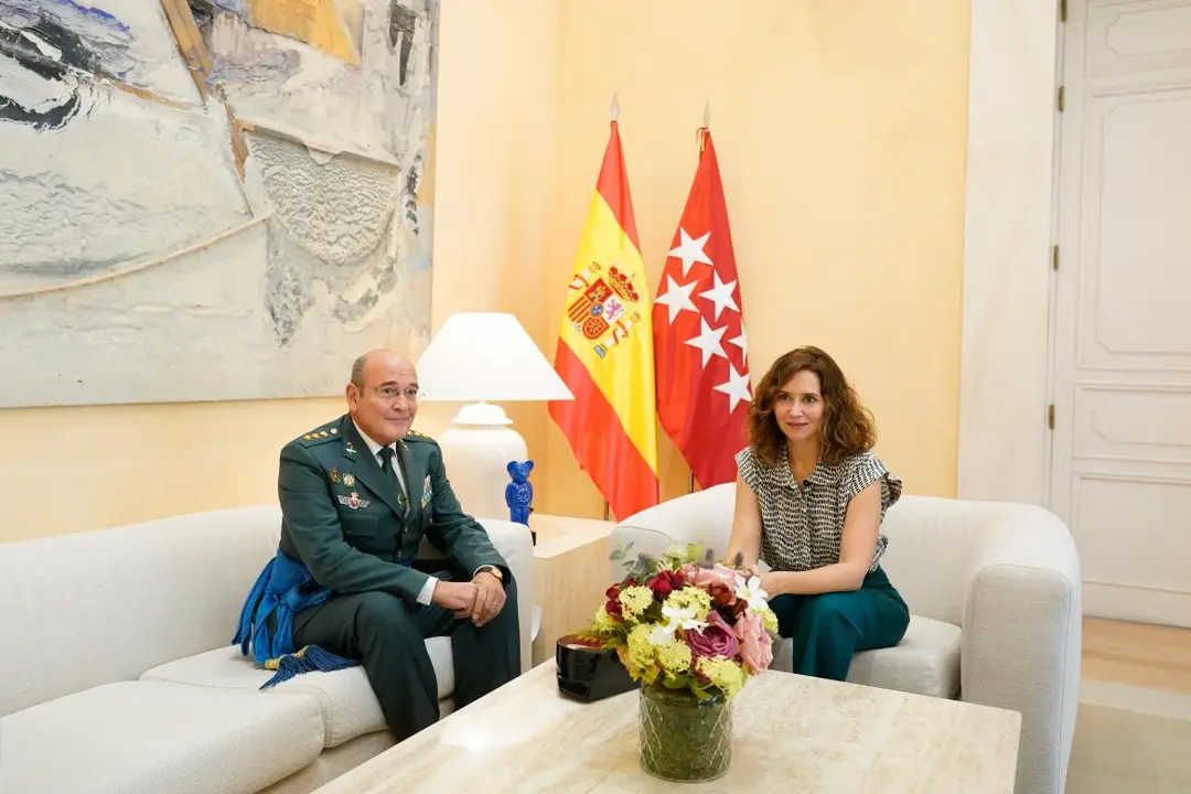 Díaz Ayuso se reúne con el Coronel Jefe de la Comandancia de la Guardia Civil de Madrid, Diego Pérez de los Cobos