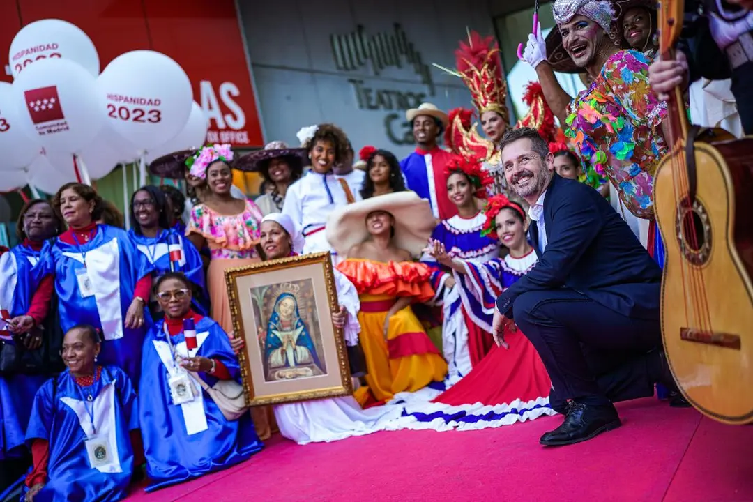 La Comunidad de Madrid reivindica el mestizaje cultural en la Cabalgata de la Hispanidad 2023 que ha reunido a más de 600 artistas