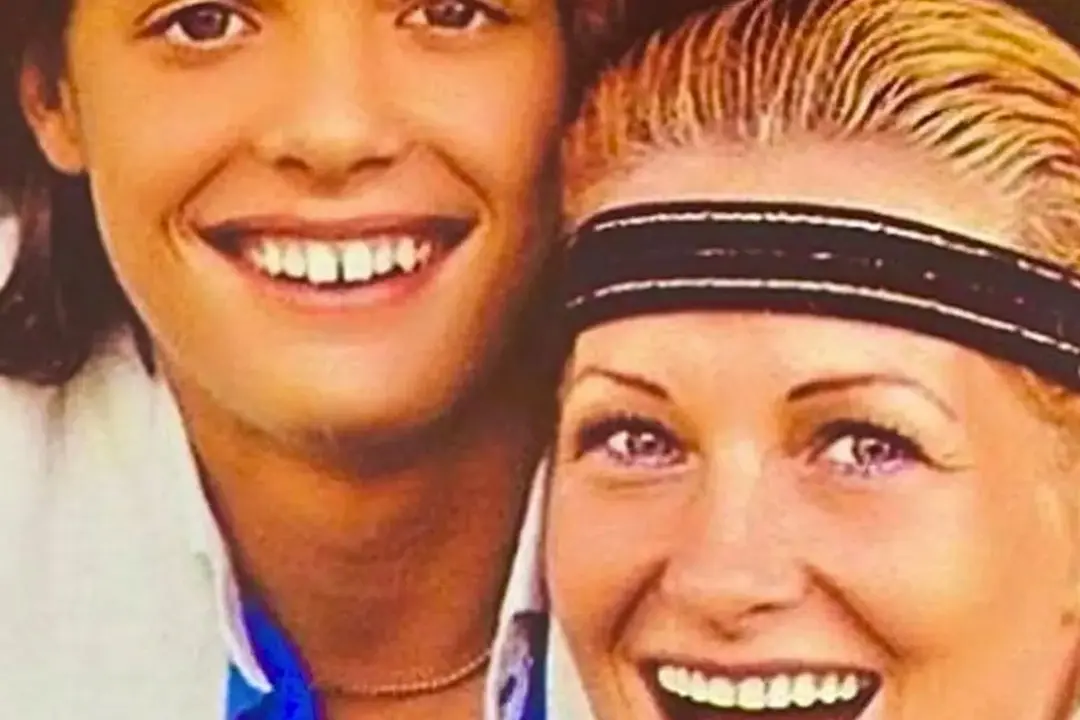 Luis Miguel en una imagen de su infancia con su madre, Marcela Basteri - IG @luismiguel