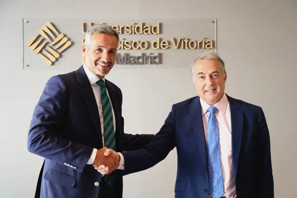 El director general de Madrileña Red de Gas, Alejandro Lafarga, y el vicerrector de Investigación de la Universidad Francisco de Vitoria, Alberto López Rosado.