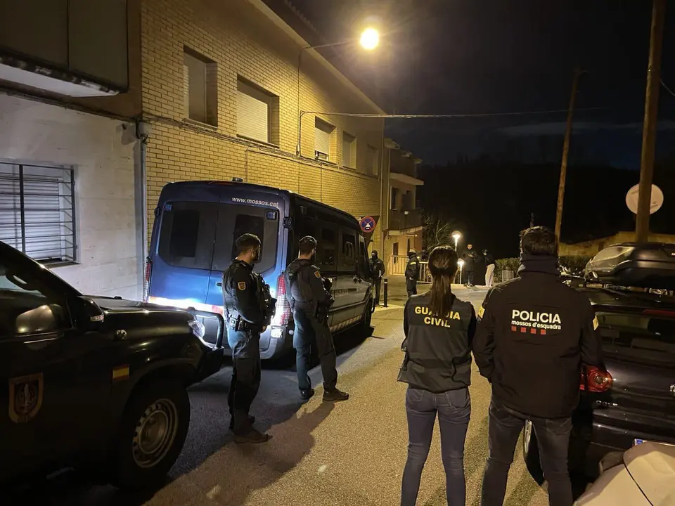 Guardia Civil y Mossos