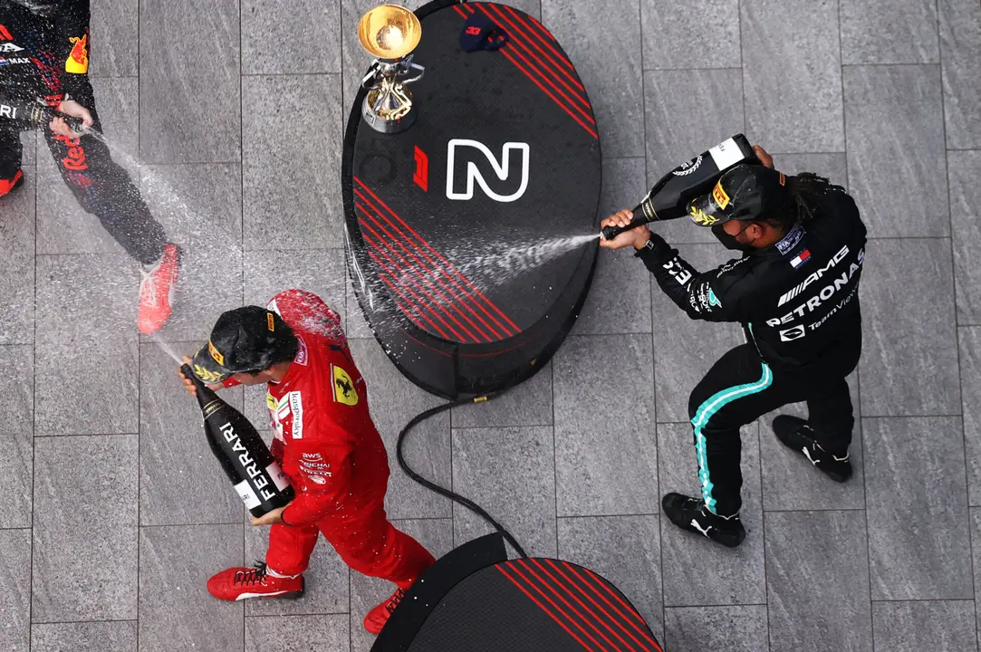 Lewis Hamilton y Carlos Sainz | Fuente: Getty Images