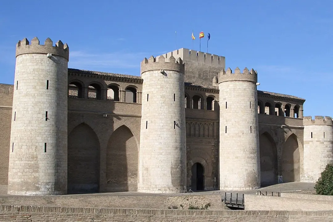 El Palacio de la Aljafería, sede de las Cortes de Aragón / Wikimedia Commons