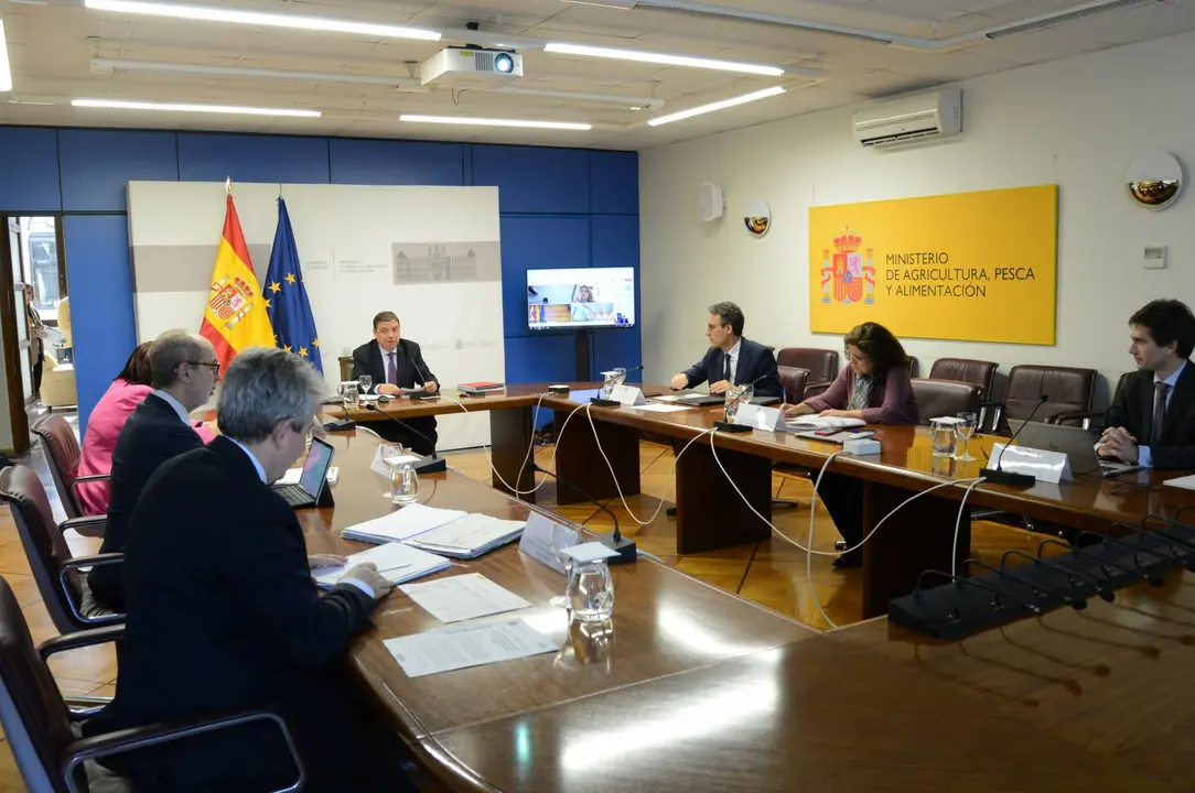 Luis Planas en la reunión con las comunidades | Fuente: Agricultura, Pesca y Alimentación