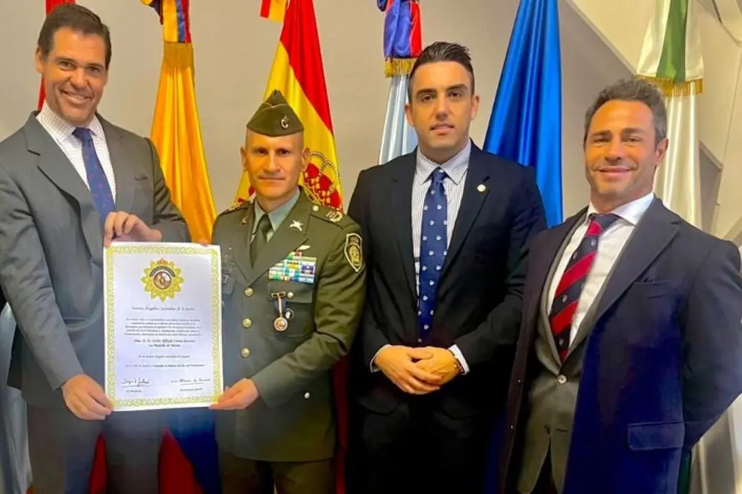 El coronel Currea Barrera recibe la Medalla de Mérito de los Santos Ángeles Custodios 