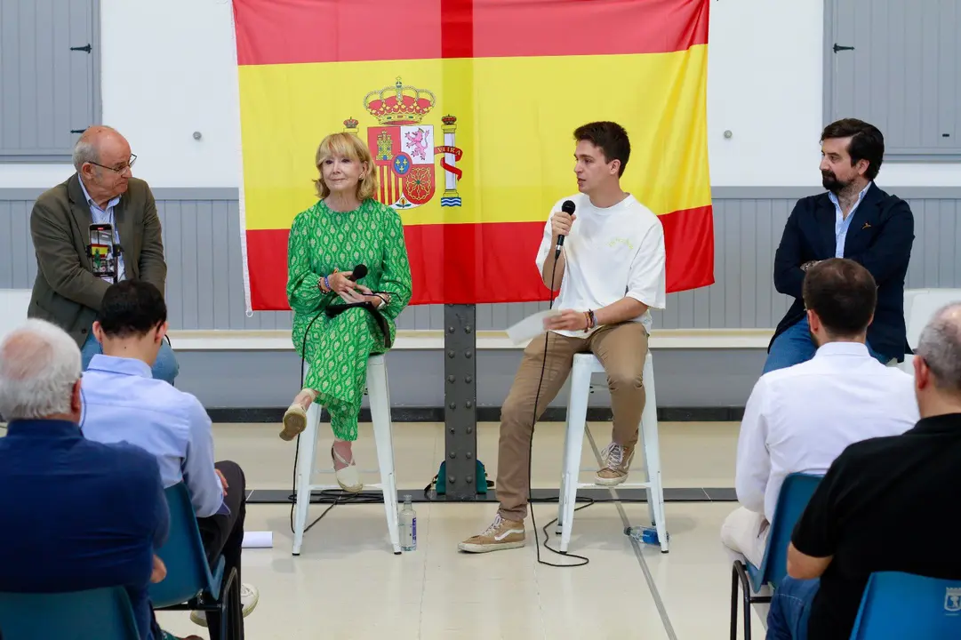 Esperanza Aguirre en el acto 'II República ¿Algo que celebrar?' | Fuente: @nnggmadrid