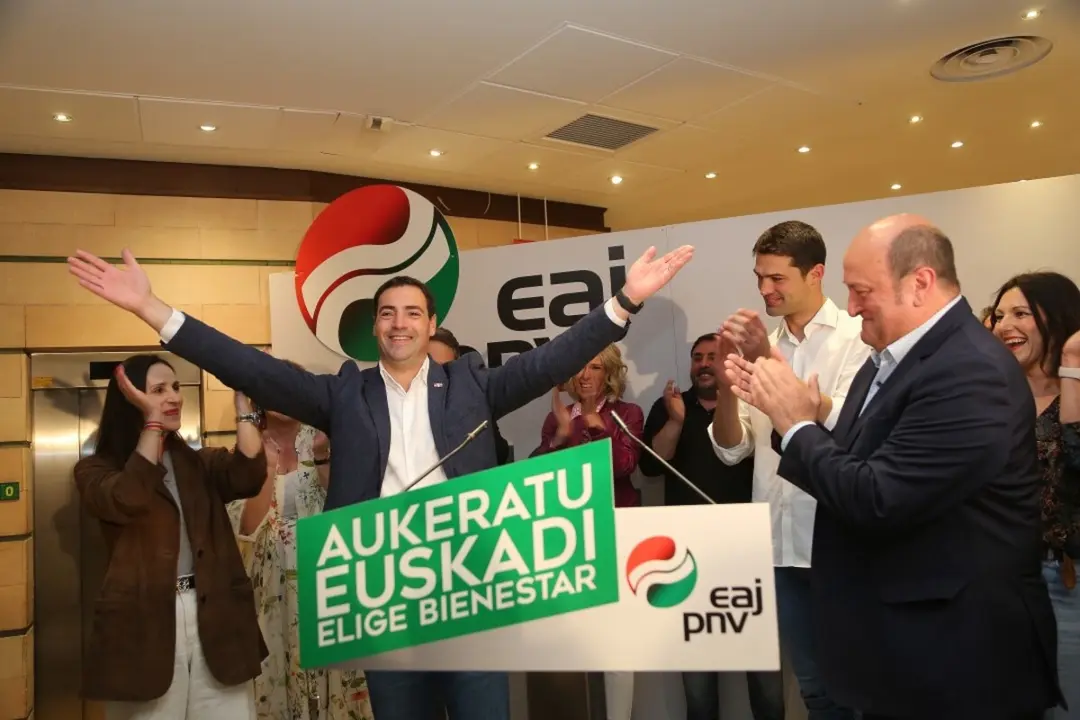 Imanol Pradales celebra los resultados en la noche electoral | Fuente: PNV