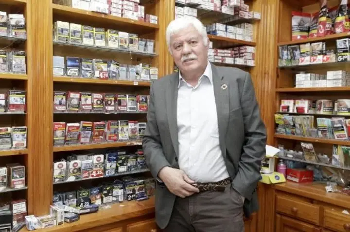 Tovar, en un estanco (Mangreen1976)