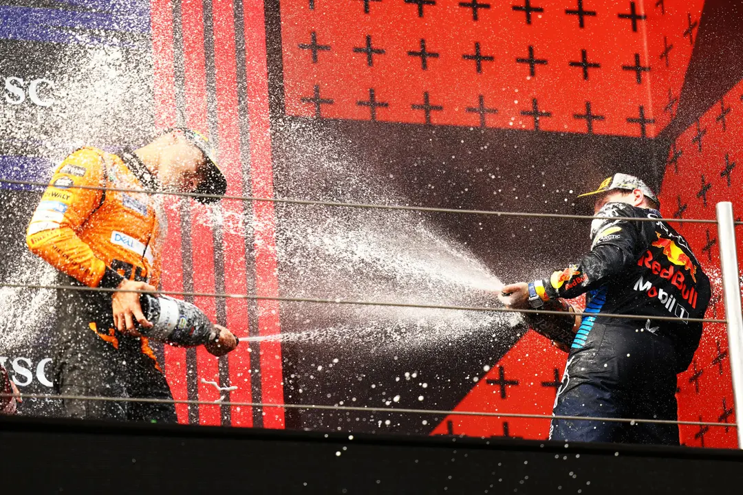 Verstappen y Norris en el podio del GP de Emilia Romagna | Fuente: Red Bull
