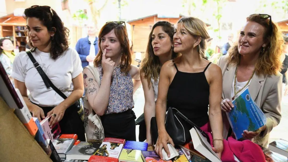 Yolanda Díaz con Elizabeth Duval y Lara Hernández | Fuente: Getty Images