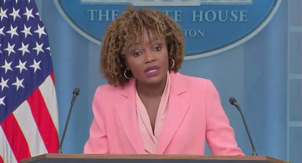 Karine Jean-Pierre, portavoz de la Secretaría de Prensa de la Casa Blanca, durante una sesión de información el miércoles, 14 de agosto en Washington.