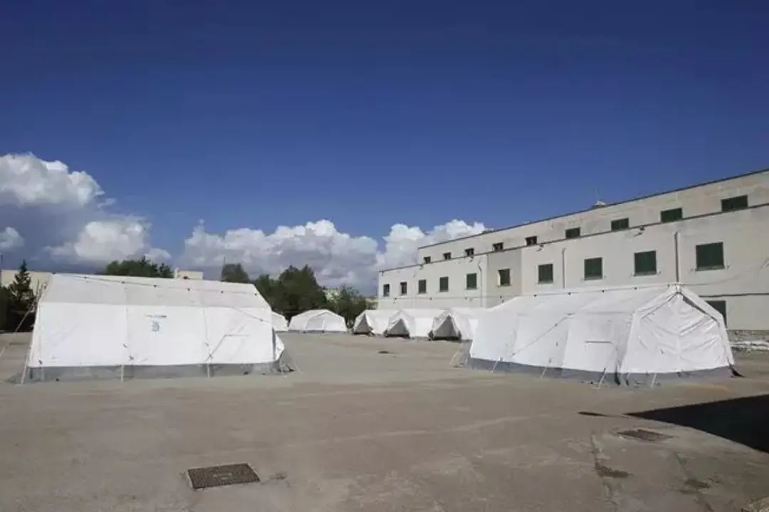 Tiendas de campaña colocadas en las instalaciones del antiguo cuartel de Son Tous en 2021. (Foto de archivo cedida por el Govern de les Illes Balears).