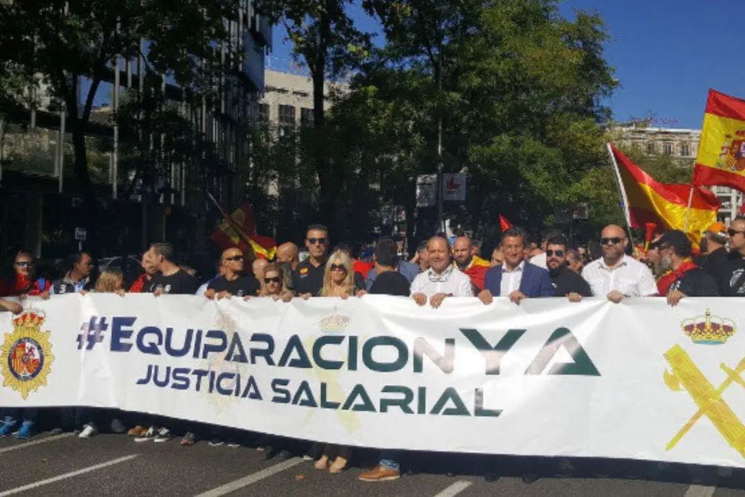 Imagen de archivo de una de las múltiples manifestaciones que policías y guardias civiles han convocado para exigir la equiparación salarial. (Foto: ED).