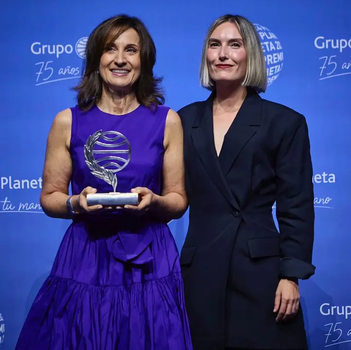Paloma Sánchez-Garnica, y Beatriz Serrano, ganadora y finalista del Premio Planeta 2024