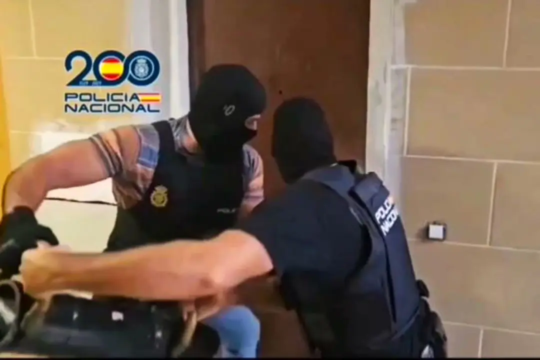 Más de un centenar de agentes han vuelto a desplegar este viernes en las Tres Mil Viviendas. 