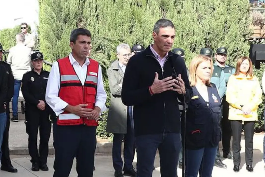 Las críticas hacia el Gobierno y hacia la Generalitat se intensifican, por la gestión que están haciendo de la crisis. (Foto: Pool Moncloa/Fernando Calvo).