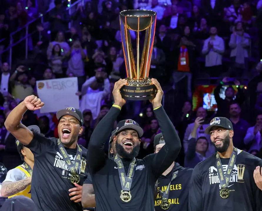 Los Angeles Lakers/ X