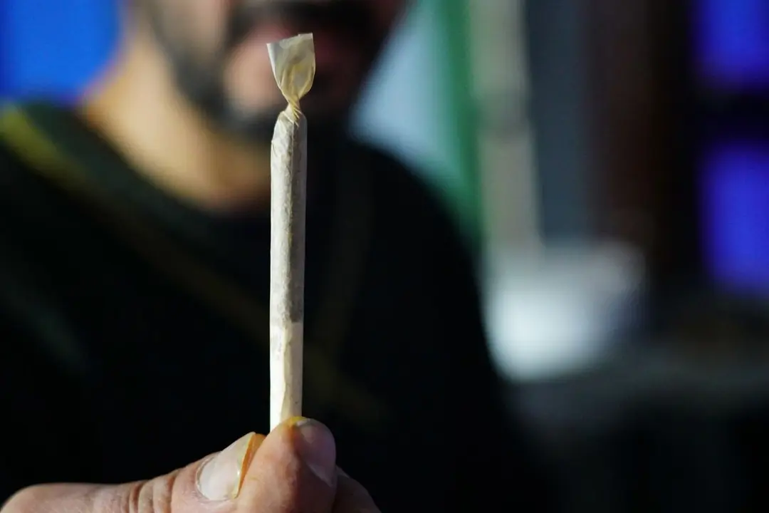 La Comunidad de Madrid invertirá más de 200 millones de euros, con la finalidad de concienciar y prevenir el consumo de porros entre los más jóvenes.