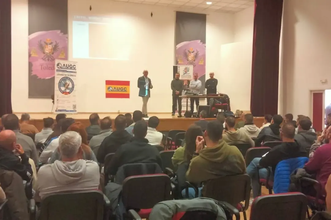 En el curso han participado más de 90 agentes, entre policías y guardias civiles. (Foto: AUGC).