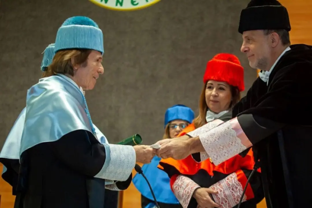 Raphael, doctor 'honoris causa' por la Universidad de Jaén. (Foto: UJA).