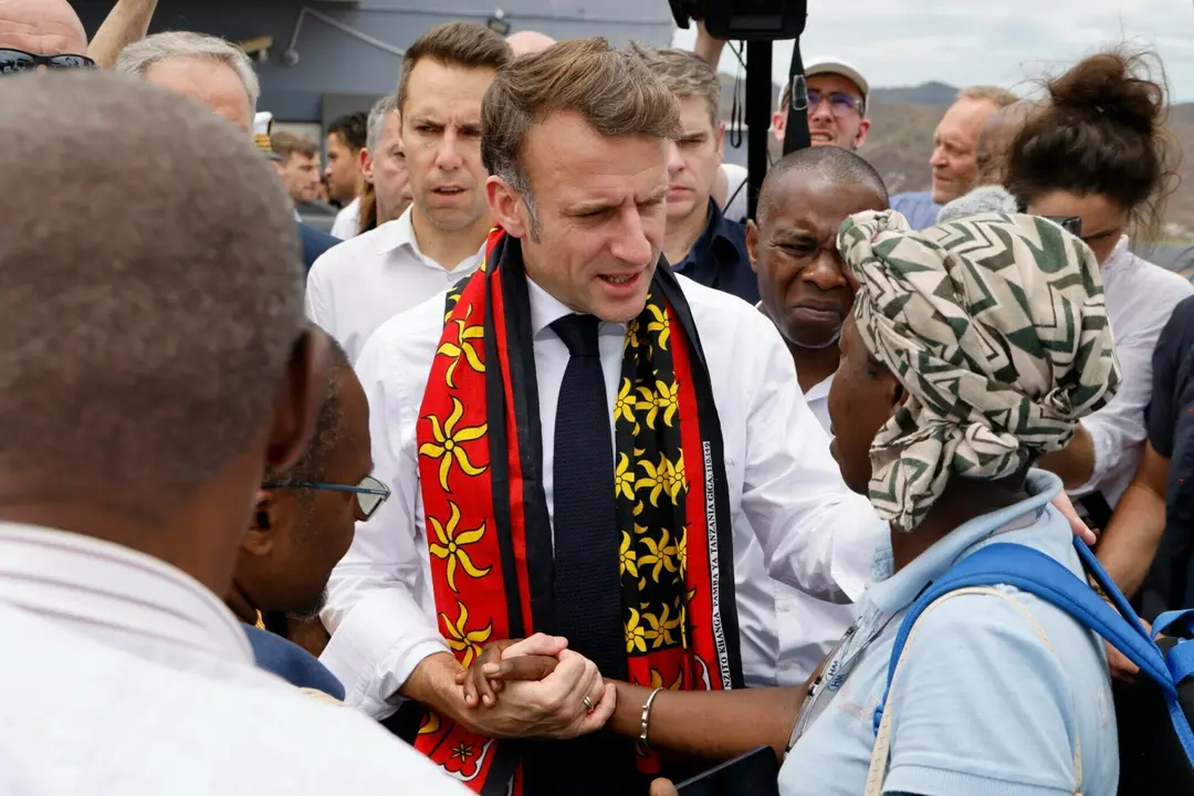 Macron promete reconstruir escuelas y hospitales en su visita a Mayotte. Fuente: BFMTV/X