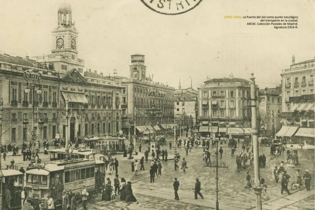 La Puerta del Sol a principios del siglo XX. (ARCM / Colección Postales de Madrid).