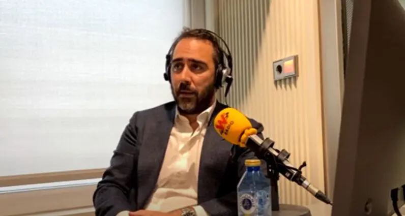 Víctor de Aldama durante la entrevista concedida al periodista colombiano Julio Sánchez Cristo para 'W Radio' (emisora colombiana del Grupo Prisa como filial de Caracol Radio).