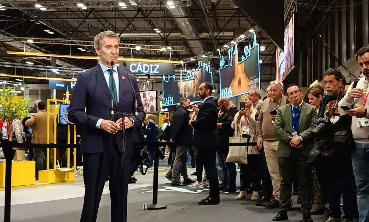 Foto: Alberto Núñez Feijóo ofreciendo declaraciones a los medios en Fitur 2025