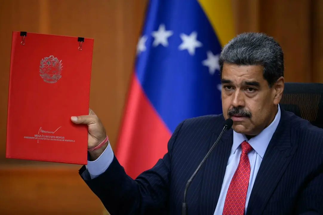 Nicolás Maduro, dictador venezolano, impulsa una reforma constitucional para reestructurar el gobierno en medio de la crisis política y económica de Venezuela. (Foto: The Rio Times en X)