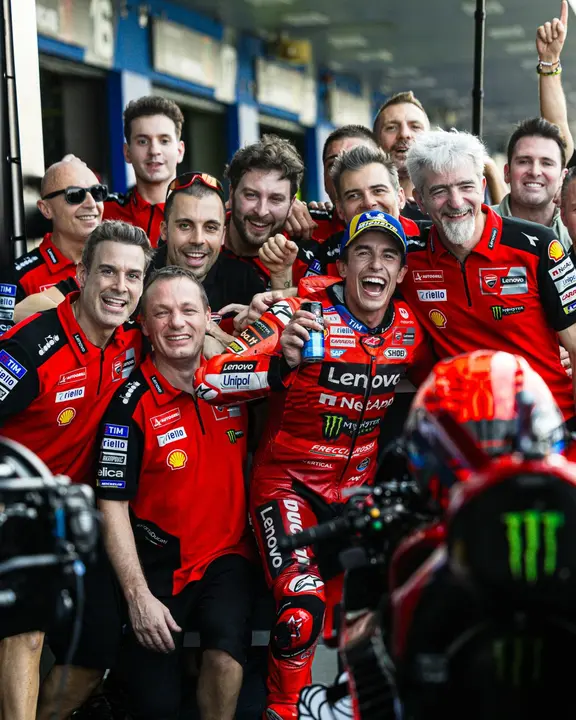 Márquez tuvo que cambiar de estrategia sobre la marcha. Fuente: Ducati Motor/ X