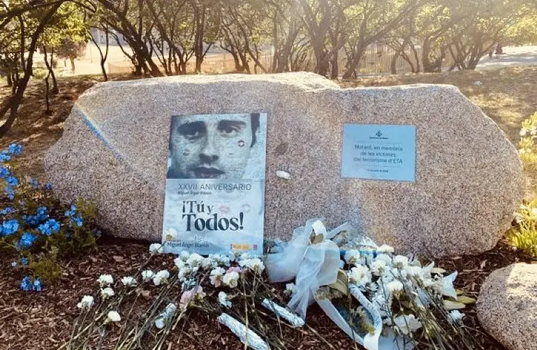 Parque Central de Mataró en homenaje a las víctimas del terrorismo. Imagen de la Fundación Miguel Ángel Blanco en 'X'