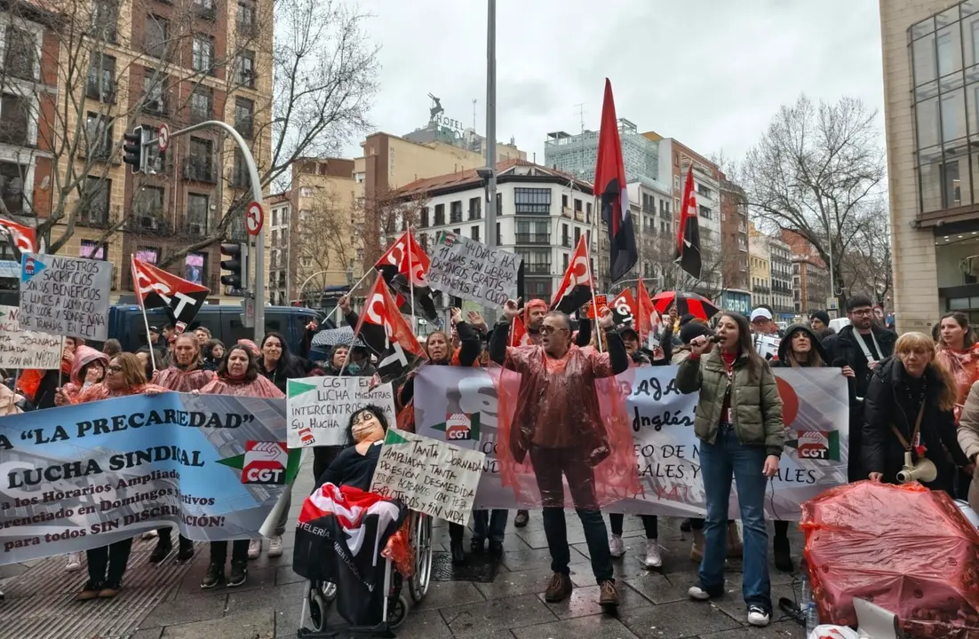 Protestas de trabajadores de El Corte Inglés este viernes 7 de marzo. Imagen de CGT