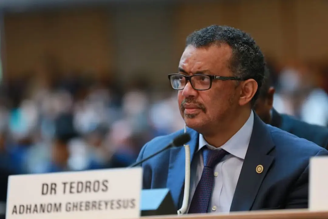 "Estados Unidos también tiene la responsabilidad de garantizar que, si retira la financiación directa a los países, lo haga de una forma ordenada y humana", sostiene el director de la OMS. (Foto: OMS).