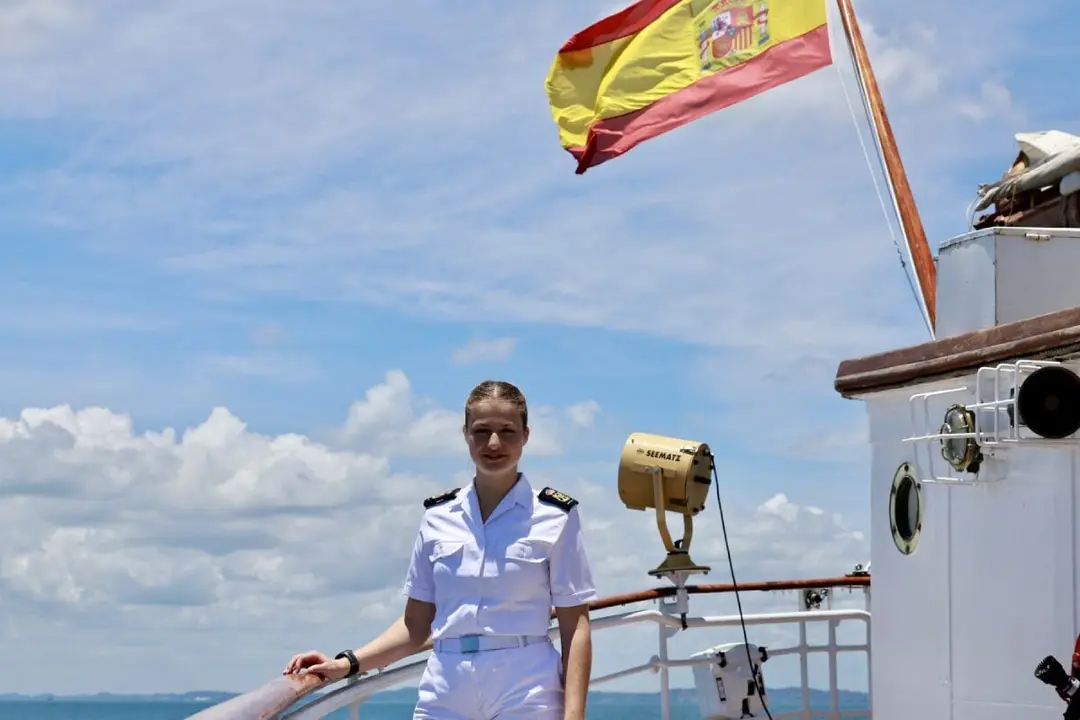 la Princesa de Asturias antes de su atraque en el puerto de Salvador de Bahía