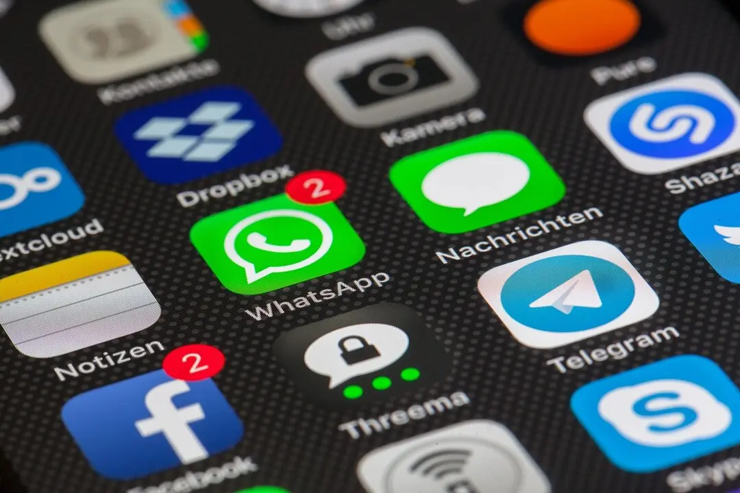 La nueva IA de WhatsApp, Meta AI, ya está disponible en Europa con su característico círculo azul. Via Pixabay
