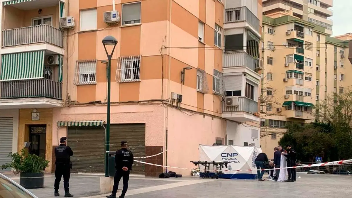 Mueren un hombre y una mujer  en Málaga tras precipitarse desde el octavo piso