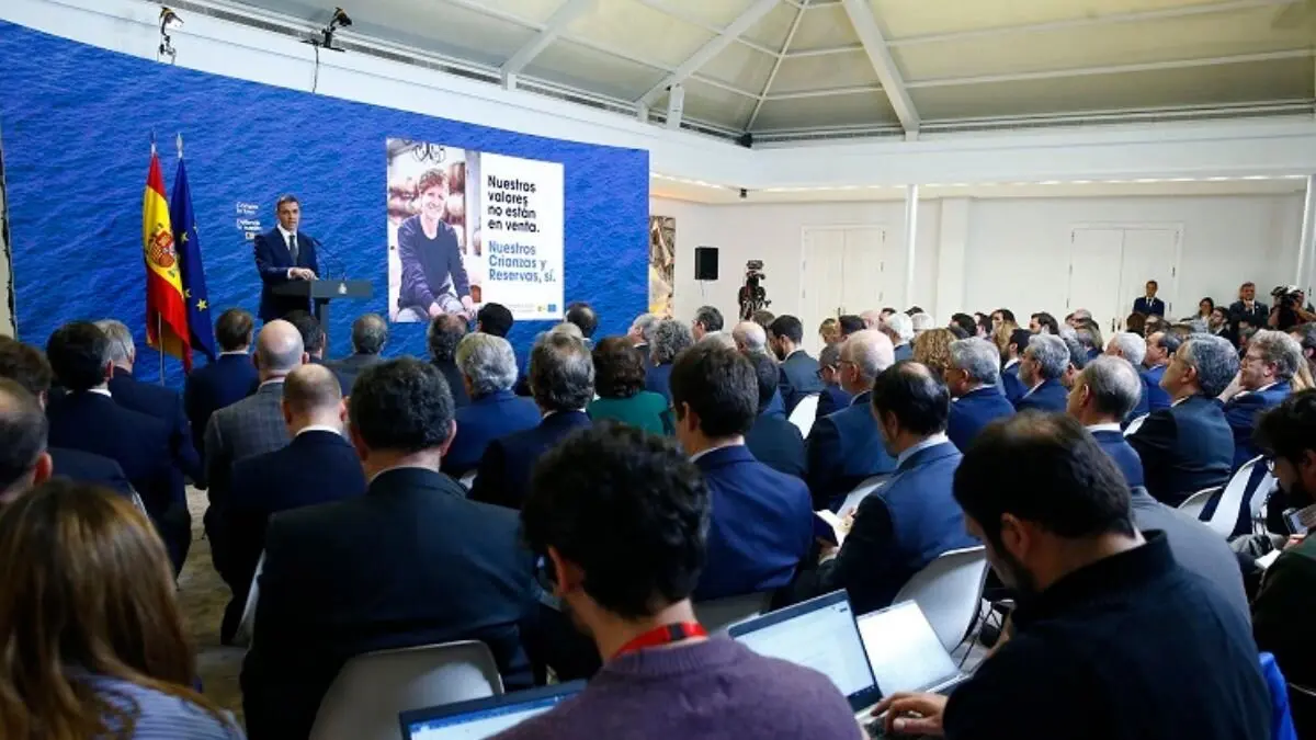 <p>El presidente del Gobierno, Pedro Sánchez, durante su comparecencia tras la reunión que ha mantenido con los representantes del tejido productivo español para abordar la respuesta a la amenaza arancelaria de Estados Unidos. (Foto: Pool Moncloa / José Manuel Álvarez).</p>