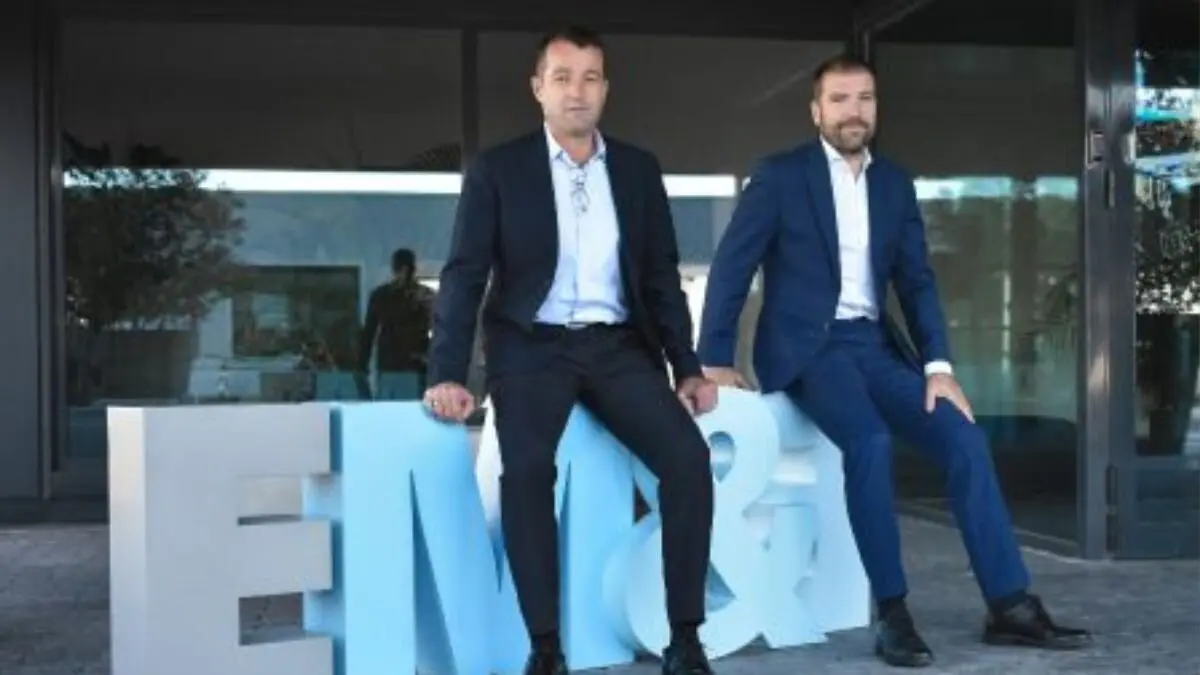 Los hermanos Ángel (izqda.) y Javier Escribano, al frente de Indra y EM&E respectivamente