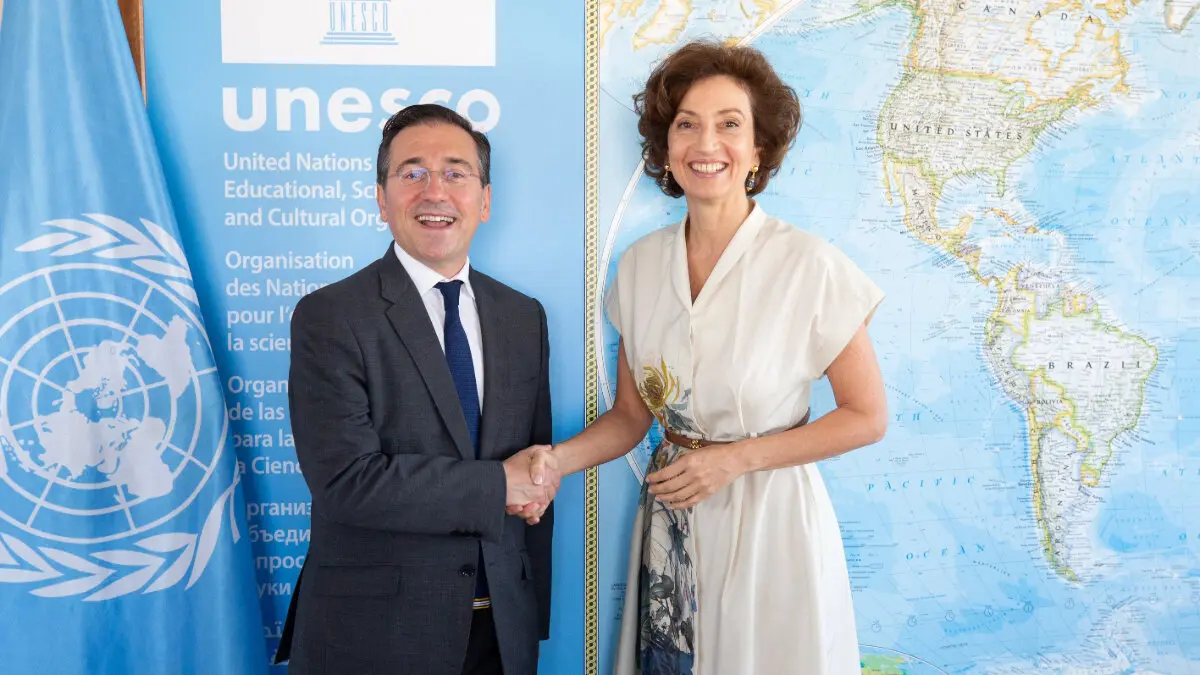 Encuentro en París entre José Manuel Albares y Audrey Azoulay. Imagen: Ministerio de Asuntos Exteriores, Unión Europea y Cooperación